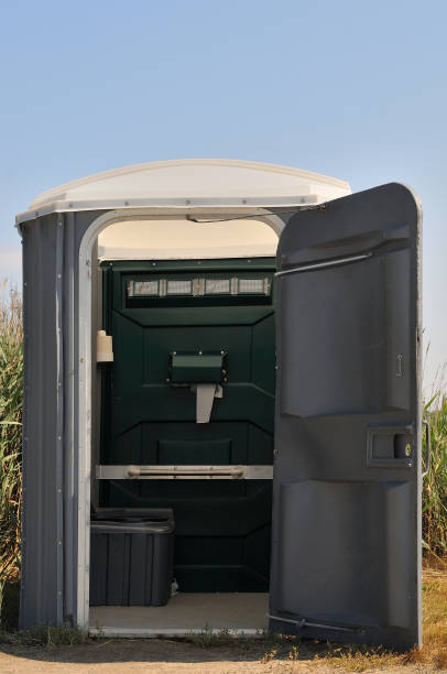 Best Porta potty rental near me  in Newark, OH